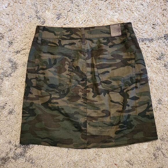 NWOT Level 99 dark camo skirt - Picture 6 of 6
